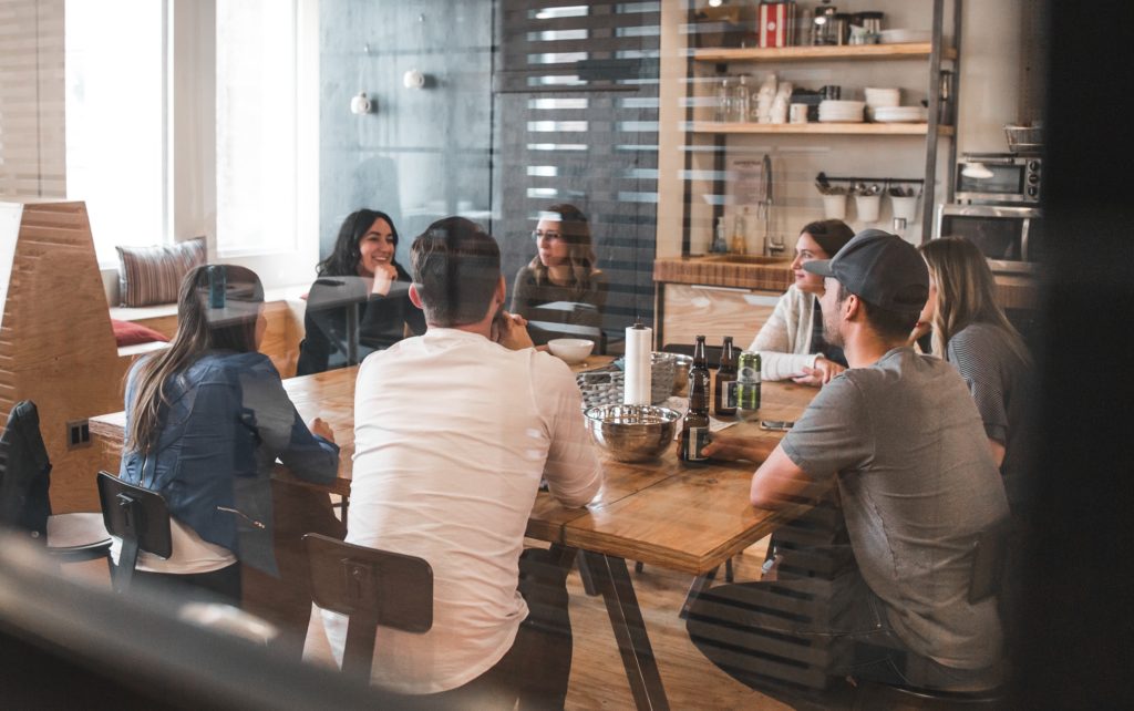 avantages d'une agence spécialisée amazon vs freelance